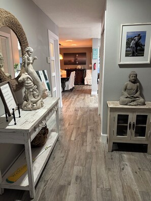 3 bedrooms, iron/ironing board, WiFi, bed sheets - Charming 3-bedroom house in delightful Longboat Key with your own  tiki bar (Longboat Key)