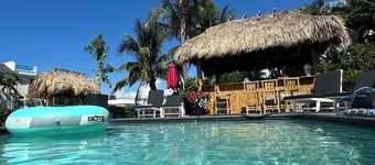 Charming 3-bedroom house in delightful Longboat Key with your own  tiki bar