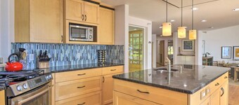 Kingston Waterfront View home with Hot Tub