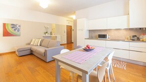 A modern apartment with a living area, kitchen, and dining space. - VeronaLodge Bilo
Hospitality and Comfort in the Heart of Verona (Verona)