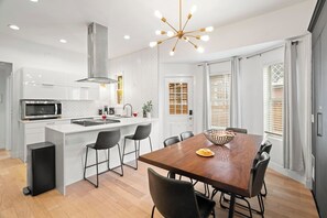 Fridge, microwave, oven, stovetop - Timeless & Timber | 5B/5b, Fire Pit, Yard * Dogs * (Salt Lake City)