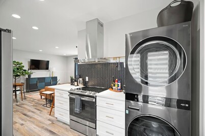 Timeless & Timber | 5B/5b, Fire Pit, Yard * Dogs *