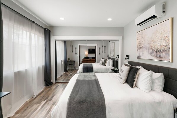 Iron/ironing board, travel crib, WiFi, bed sheets - Timeless & Timber | 5B/5b, Fire Pit, Yard * Dogs * (Salt Lake City)