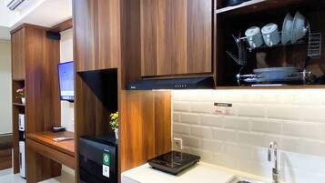 Standard Studio | Private kitchen | Fridge, stovetop, rice cooker, cookware/dishes/utensils