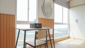 스탠다드 스튜디오 | 객실 내 식사 공간