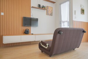 Standard Studio | Living room