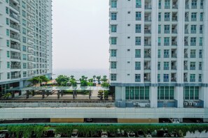 Standard Studio | City view - Brand New And Modern Studio Green Bay Pluit Apartment With Seaview (Jakarta)