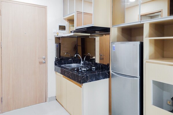 Standard Studio | Private kitchen - Strategic And Comfy Studio Apartment B Residence Near Bsd (Pagedangan)