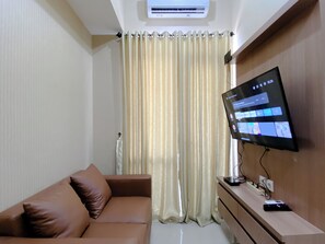 Interior - Minimalist And Enjoy Living 1Br Vasanta Innopark Apartment (Cikarang)