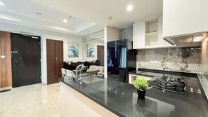 Private kitchen - Modern 2Br Branz Bsd City Apartment Near Aeon Mall (Pagedangan)
