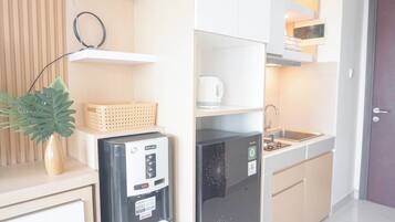 Standard Studio | Private kitchen | Fridge, stovetop, cookware/dishes/utensils