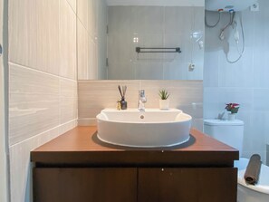 Bathroom - Modern 2Br At Vasanta Innopark Apartment (Cikarang)