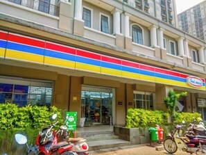 المنشأة من الخارج