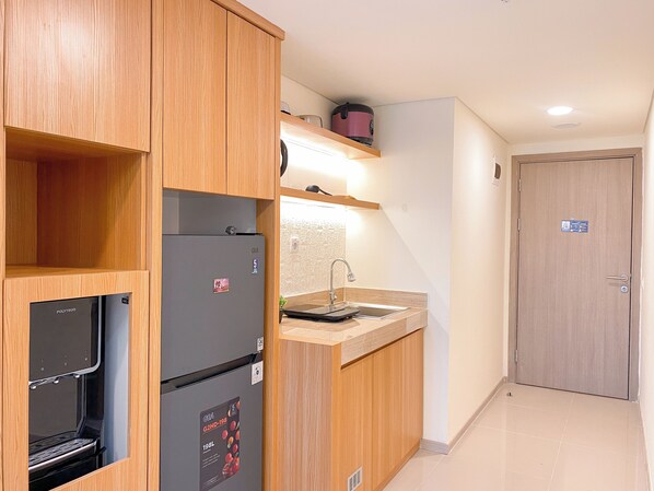 Private kitchen - Warm And Cozy 2Br At Meikarta Apartment (Cikarang)