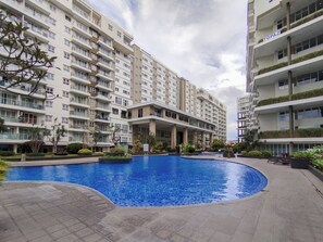 Outdoor pool - Basic 2Br At Gateway Pasteur Apartment (Cimahi)