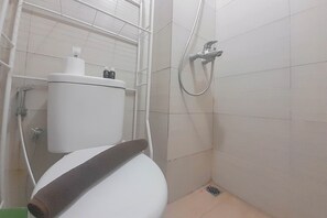 Standard Apartment | Bathroom - Basic 2Br At Gateway Pasteur Apartment (Cimahi)