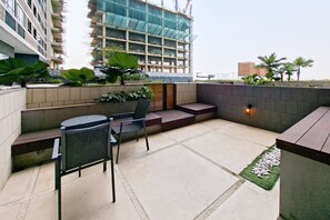 Exterior - Industrial Modern 1Br Loft At Apartment Collins Boulevard (Tangerang)