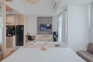 Standard Studio - Minimalist Studio At Apartment Lrt City Bekasi (Bekasi)