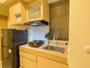 Private kitchen - Warm Neutral 2Br At Meikarta Apartment (Cikarang)