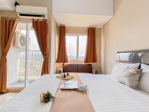 Standard Studio | Bed sheets - Neutral Minimalist Studio Apartment At Lrt City Sentul - Royal Sentul Park (Bogor)