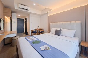 Standard Studio - Wooden Tone Studio At At Collins Boulevard Apartment (Tangerang)