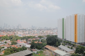 Standard Studio | City view - Soft And Strategic Studio At Green Pramuka City Apartment (Jakarta)