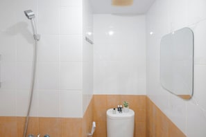 Interior - Soft And Strategic Studio At Green Pramuka City Apartment (Jakarta)
