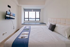 Standard Studio - Minimalist And Homey Studio At Apartment Collins Boulevard (Tangerang)