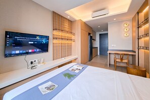 Standard Studio - Cozy Warm Studio Apartment At Collins Boulevard (Tangerang)