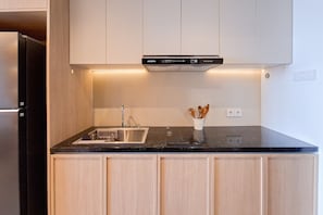 Interior - Cozy Warm Studio Apartment At Collins Boulevard (Tangerang)
