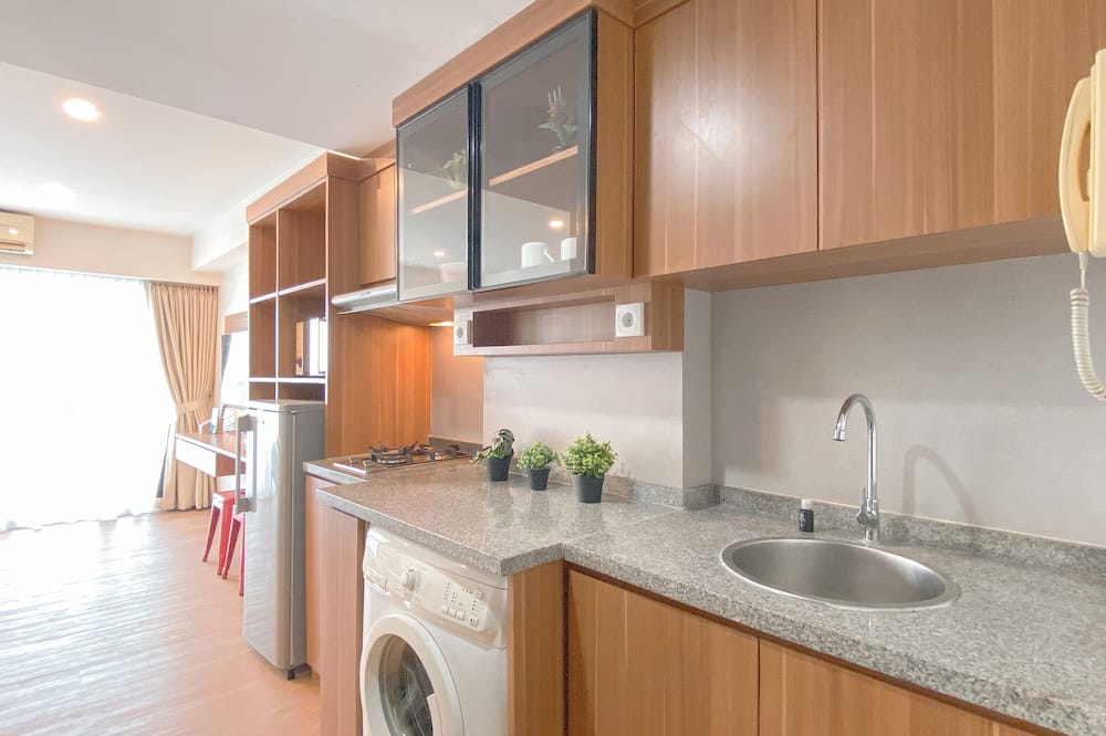 Comfortable Studio At Tamansari The Hive Apartment