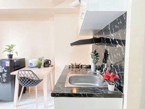 Room - Cream Tone 2Br At Podomoro Golf View Apartement (Gunung Putri)