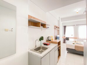 Standard Studio | Private kitchen - Basic Look Studio Near Bekasi Station At Patraland Urbano Apartment (Bekasi)