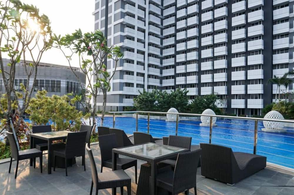 Basic Studio Near Rawa Buaya Station At West Vista Apartment