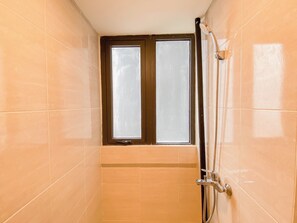 Bathroom - Simply Look Studio At Meikarta By Apartment Travelio (Cikarang)