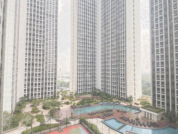 City view - Neat Studio Apartment At Pollux Chadstone (Cikarang)