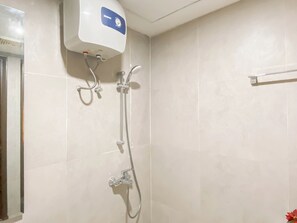 Standard Studio | Bathroom - Neat Studio Apartment At Pollux Chadstone (Cikarang)