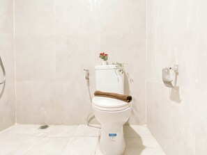 Standard Studio | Bathroom | Shower