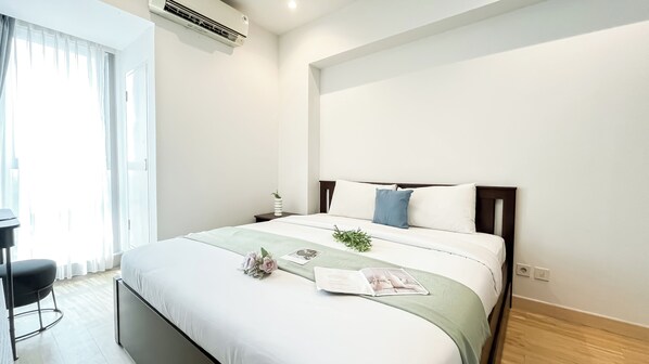 Standard Apartment - White Toned And Modern 1Br At Branz Bsd City Apartment (Pagedangan)