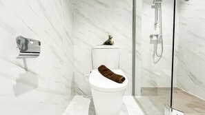 Standard Apartment | Bathroom - White Toned And Modern 1Br At Branz Bsd City Apartment (Pagedangan)