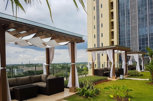 Exterior - White Toned And Modern 1Br At Branz Bsd City Apartment (Pagedangan)