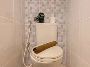 Standard Studio | Bathroom - Classic Studio At Tokyo Riverside Pik 2 Apartement (Teluknaga)