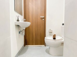 Standard Studio | Bathroom - Standard Studio Apartment At Lrt City Sentul - Royal Sentul Park (Bogor)