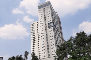 Exterior - Basic Studio At Parkland Avenue Apartment (South Tangerang)