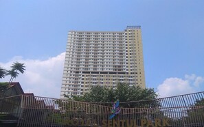 Exterior - Cream Tone 1Br At Royal Sentul Park Apartment (Bogor)