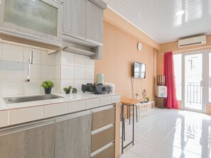 Standard Studio | Private kitchen - Big And Spacious Studio Apartment At Sky View (South Tangerang)