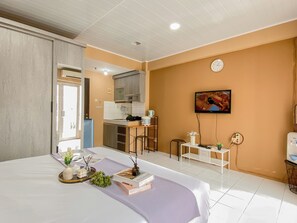 Standard Studio - Big And Spacious Studio Apartment At Sky View (South Tangerang)