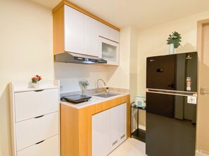 Private kitchen - Simply And Homey 3Br At Apartment Meikarta (Cikarang)