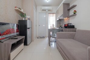 Standard Apartment | Living area - Strategic 2Br Apartment At Green Pramuka City (Jakarta)
