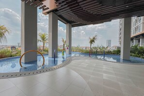 Outdoor pool - Simple Studio At The Trans Icon Surabaya Apartment (Surabaya)